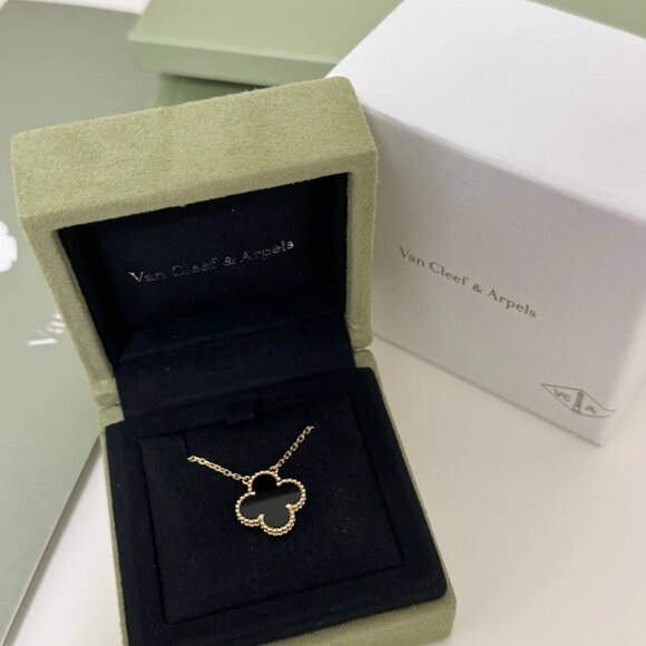 COPY - Authentic✨ Van Cleef & Arpels ✨18k necklace - Picture 1 of 7